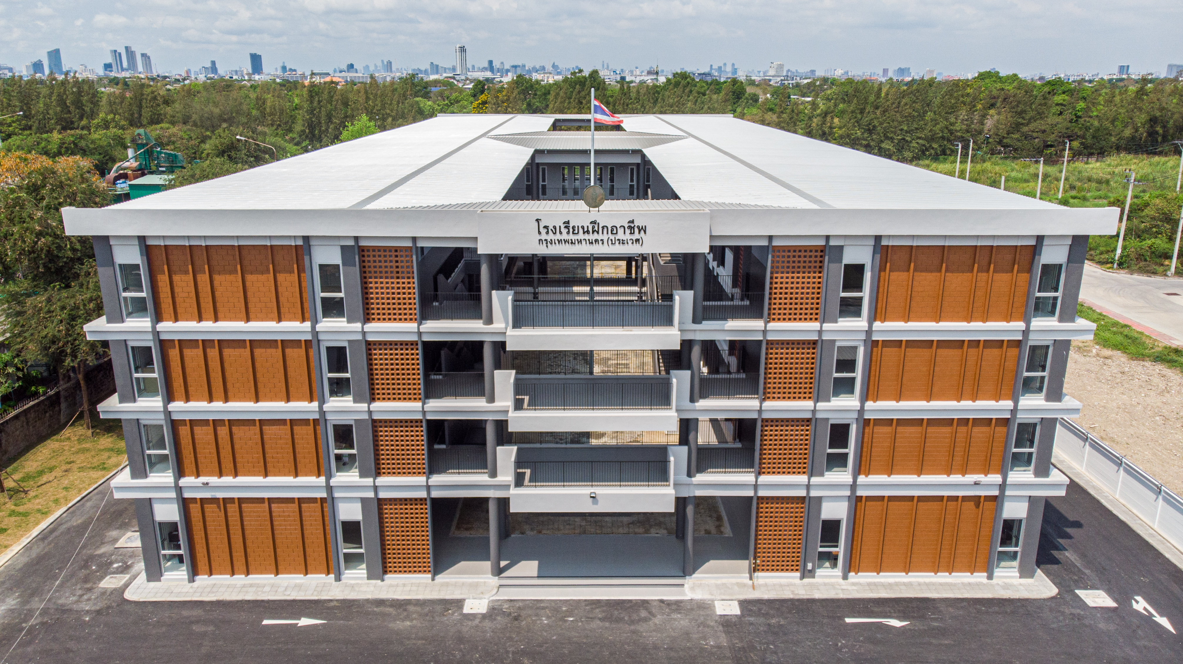 ก่อสร้าง BMA VOCATIONAL SCHOOL สวนหลวง ประเวศ กรุงเทพฯ