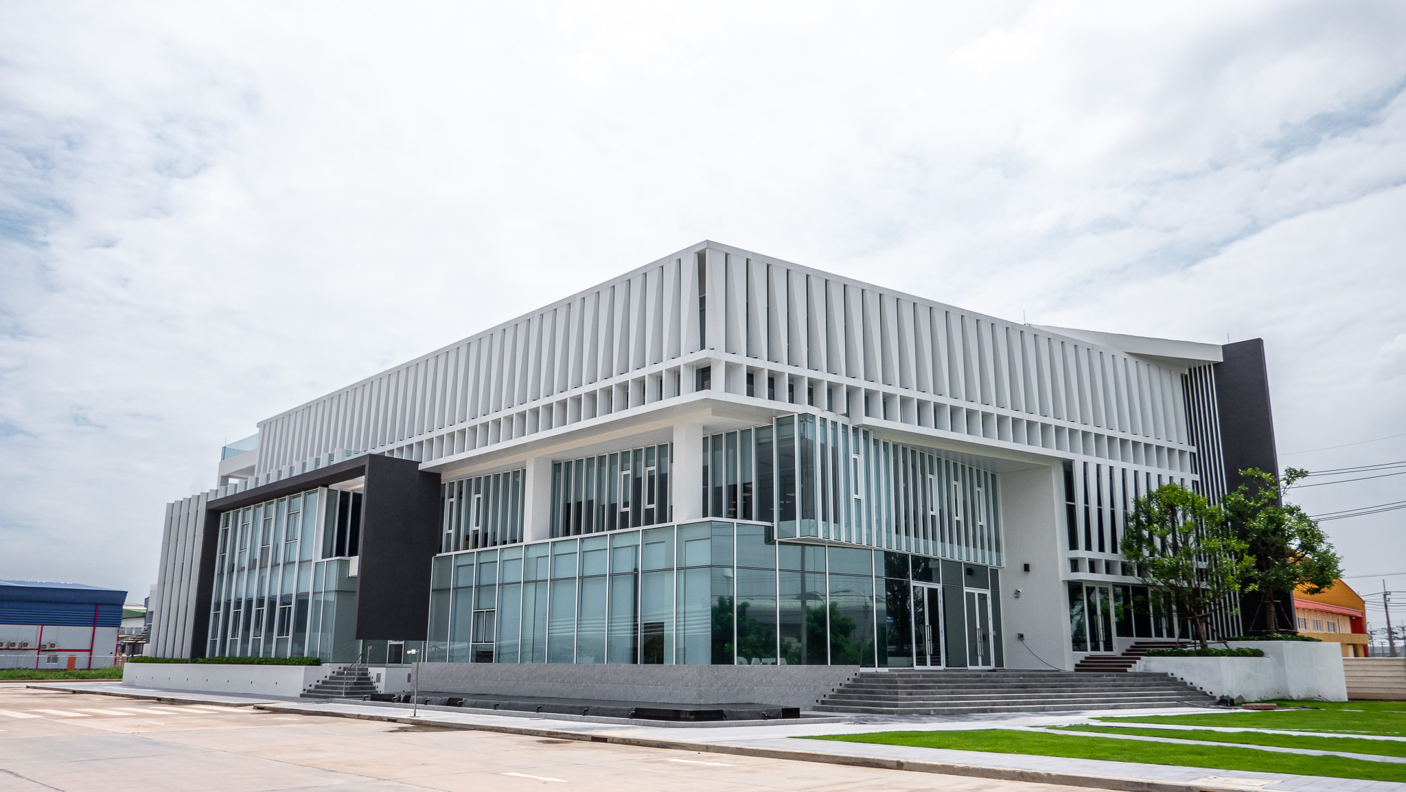 ก่อสร้างอาคาร โครงการ อาคารสำนักงาน 3 ชั้น พาต้า กรุ๊ป (PATA GROUP)