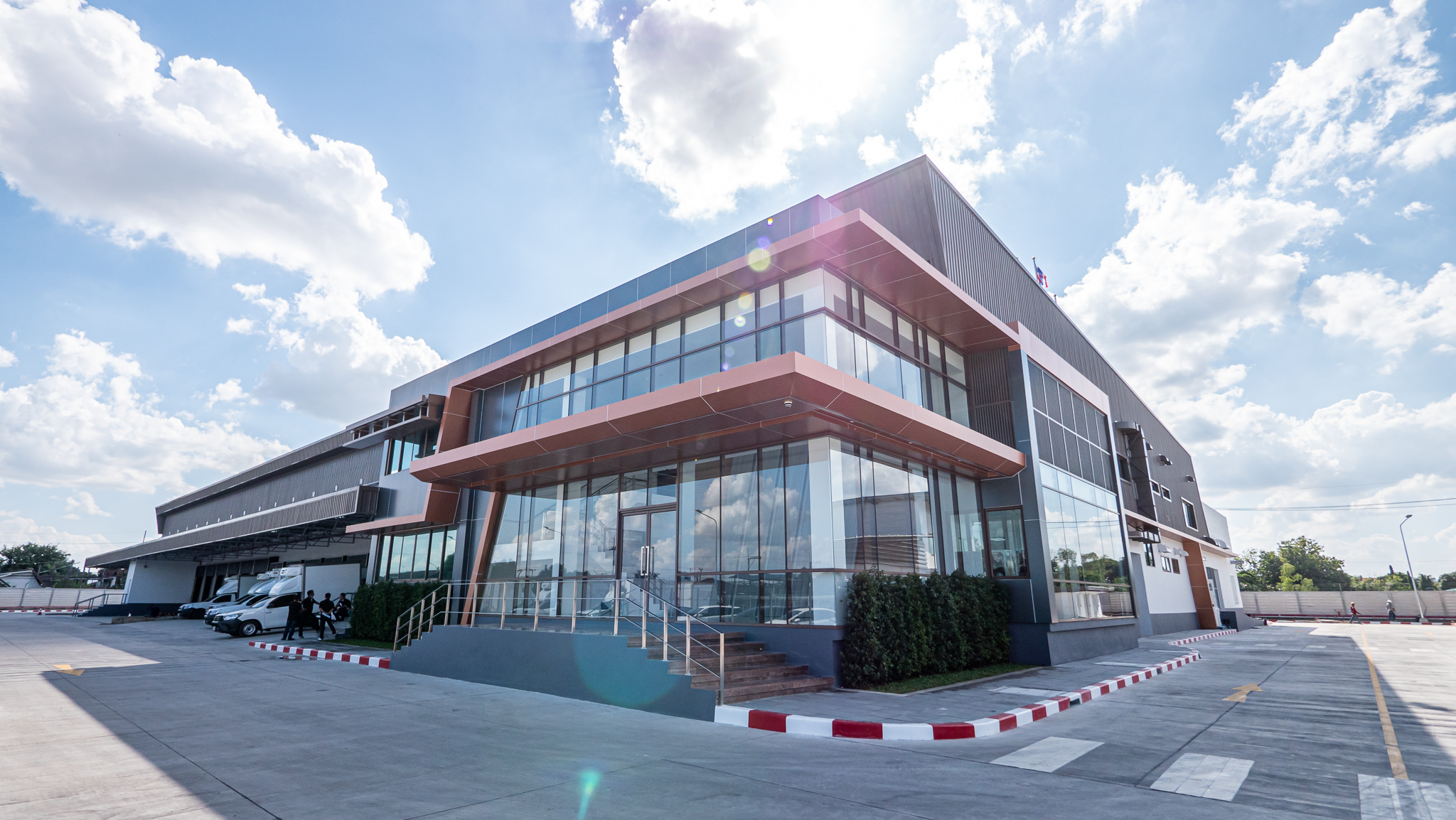 ก่อสร้างศูนย์กระจายสินค้า CDC&BDC จ.นครราชสีมา